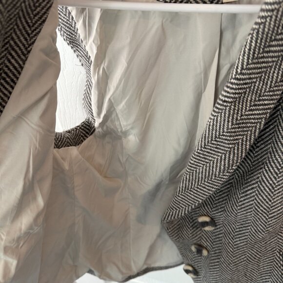 Lined Chevron Striped Vest - Picture 4 of 6